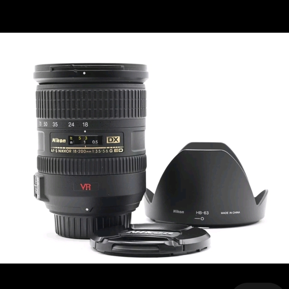 Nikon Zoom lens Af-6 nikkor 18-200mm - Picture 1 of 5